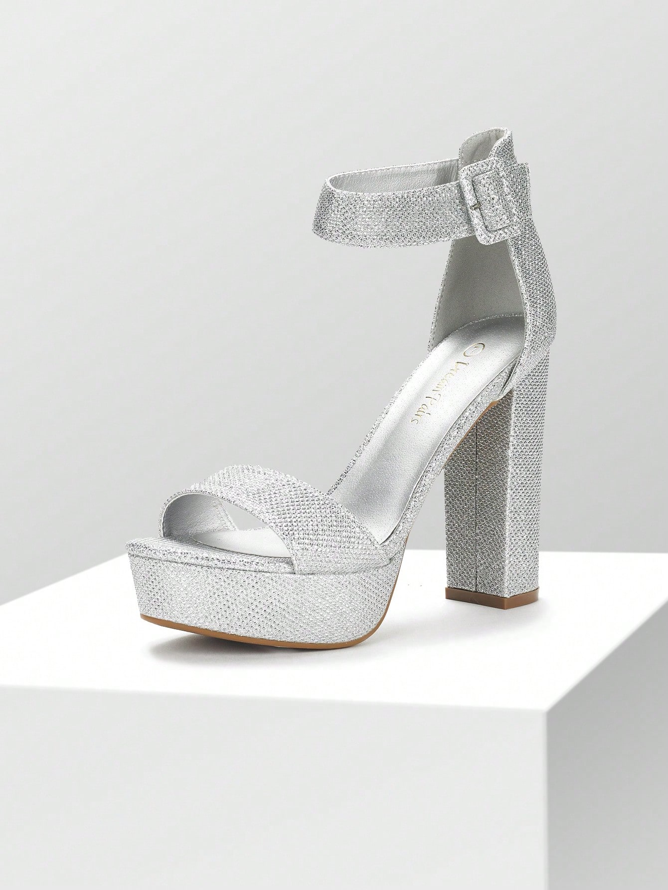 オープントゥの厚底プラットフォームサンダル。バックル装飾が施 - Women'S Shoes Clogs のレビューと価格