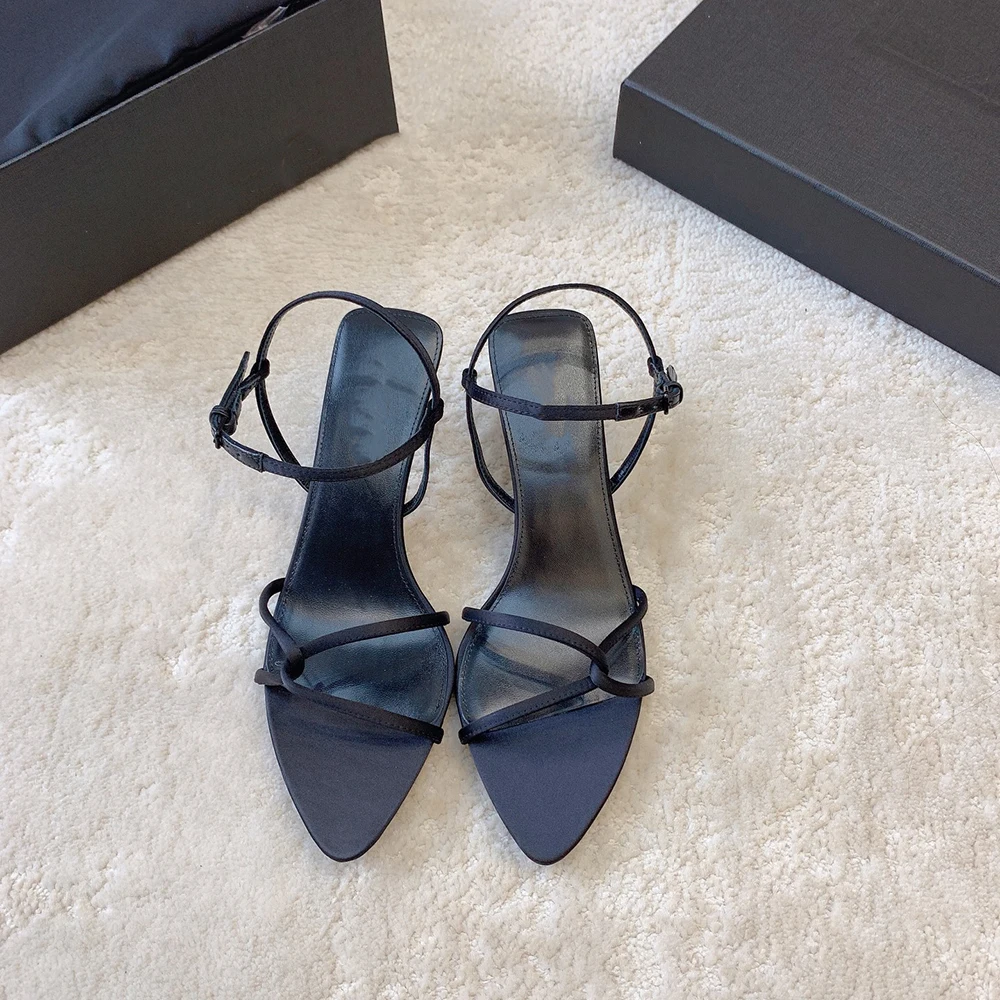 高級デザイナーによる、クロスストラップとポインテッドトゥのデ - Women'S Shoes Clogs のレビューと価格