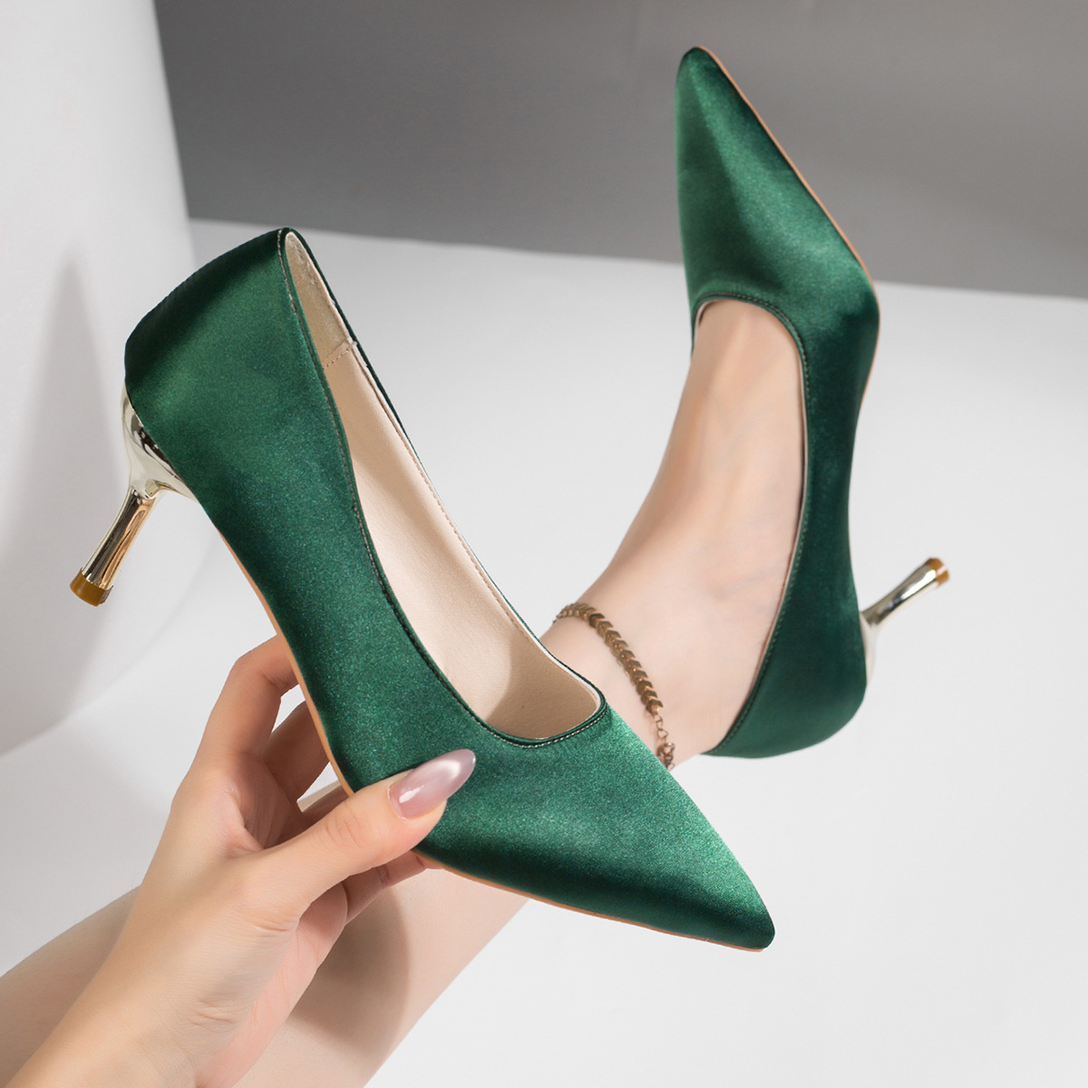 レディース グリーン サテン パンプス ポインテッドトゥ メ - Court Heel Pointed のレビューと価格